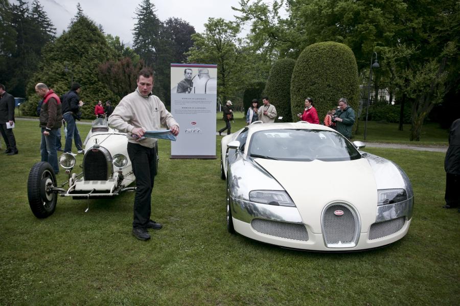  Bugatti Veyron 16.4 Centenaire 2009 года  (фото 38 из 130)